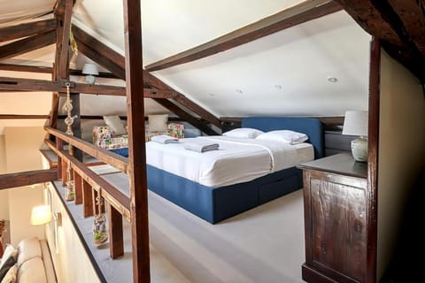 Versailles One Sauna & Jacuzzi Apartment in Versailles