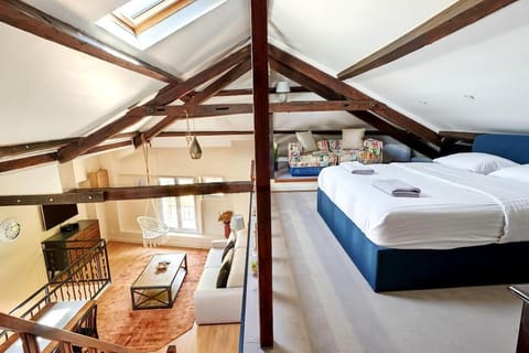 Versailles One Sauna & Jacuzzi Apartment in Versailles