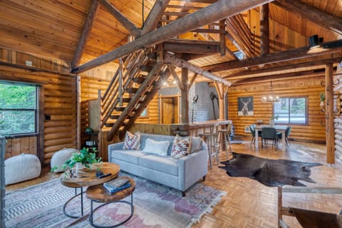 Mt Hood Log Cabin! Fresh Remodel with Airstream 1 Cabin in Welches