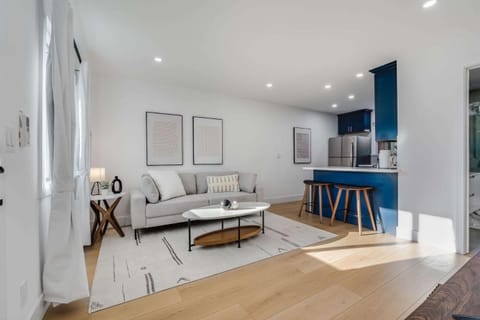 Brand New Apt w Parking Blocks from Downtown- B House in Sunnyvale