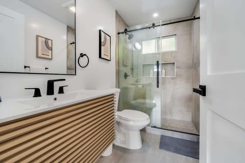 Brand New Apt w Parking Blocks from Downtown- F House in Sunnyvale