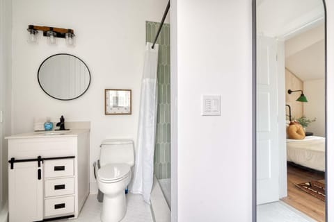 Mt Hood Log Cabin! Fresh Remodel with Airstream 2 Cabin in Welches