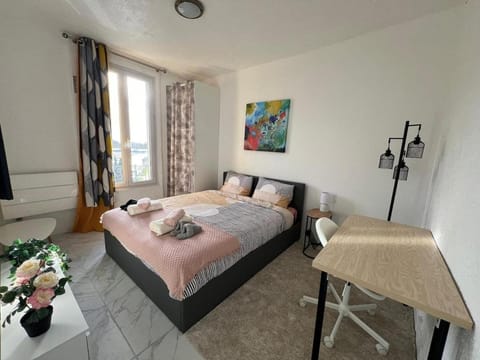 Grand T1 confortable - Calme et Proche de Paris Apartment in Paris