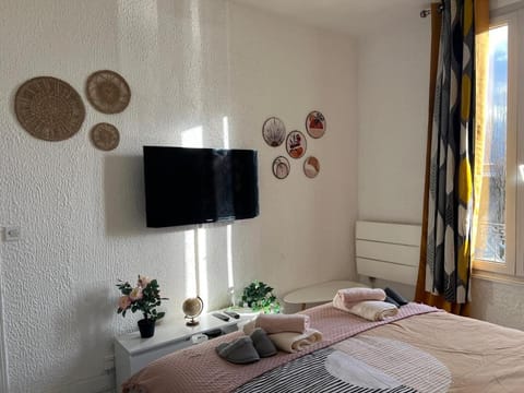 Grand T1 confortable - Calme et Proche de Paris Apartment in Paris