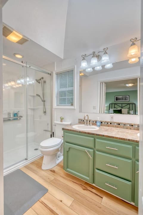 Shower, Toilet, Bathroom