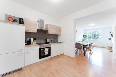 Coffee/tea facilities, Living room, Dining area, dishwasher, microwave, oven, toaster, kitchen