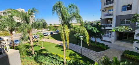 Property building, Neighbourhood, Natural landscape, Garden, Balcony/Terrace, Garden view, Street view, Location