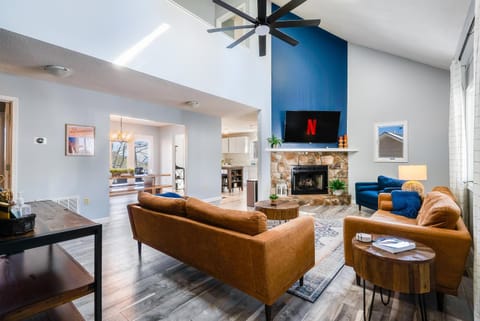 Mtn Views, Hot Tub, 2 Game Rms, Fire Pit, Pet Friendly, Top Mtn House in Massanutten