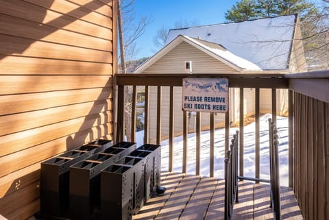 Mtn Views, Hot Tub, 2 Game Rms, Fire Pit, Pet Friendly, Top Mtn House in Massanutten