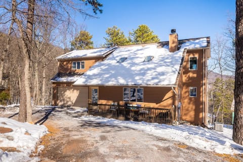 Mtn Views, Hot Tub, 2 Game Rms, Fire Pit, Pet Friendly, Top Mtn House in Massanutten