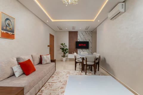 TV and multimedia, Living room, Seating area, Bedroom