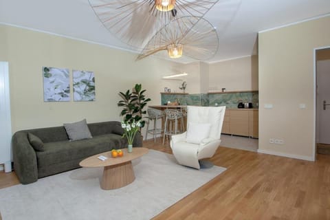 Kitchen or kitchenette, Living room, Seating area