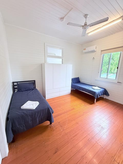 Bed, Bedroom, air conditioner