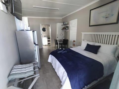 Bed, TV and multimedia, Kitchen or kitchenette