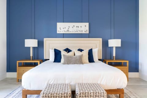 Luxury 5BR - Pool Game Room Mini Golf Fire Pit House in Marco Island