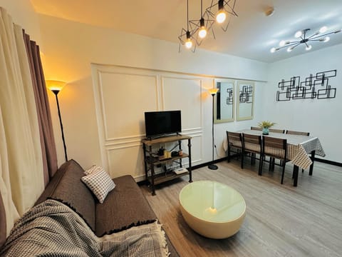 Communal lounge/ TV room, TV and multimedia, Living room, Seating area, Dining area