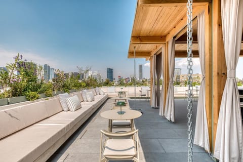 View (from property/room), Balcony/Terrace, Seating area