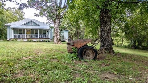 1921 Chattanooga Valley The Little Blue Farmhouse House in Alabama