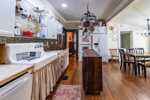 1921 Chattanooga Valley The Little Blue Farmhouse House in Alabama