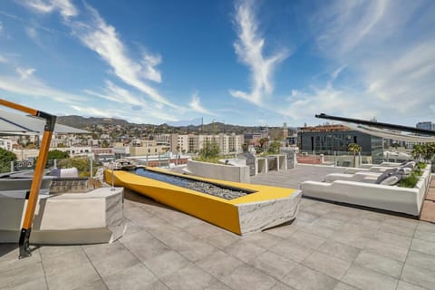 Communal lounge/ TV room, Natural landscape, City view