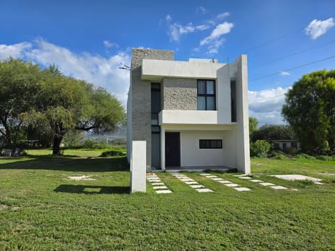Casa Olivo, Sala a doble altura House in State of Querétaro