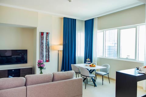 TV and multimedia, Seating area, Dining area