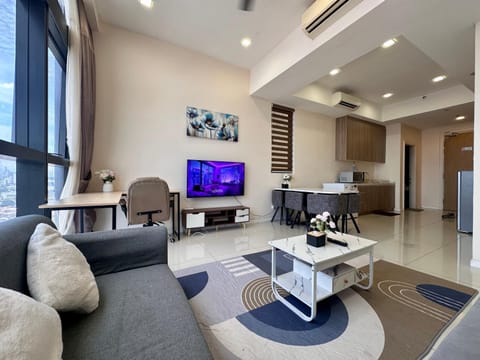 Communal lounge/ TV room, TV and multimedia, Kitchen or kitchenette, Living room, Seating area, Dining area, Evening entertainment