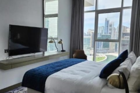 Bed, TV and multimedia, Bedroom