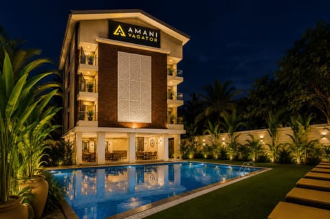 Property building, Facade/entrance, Garden, Pool view, Swimming pool