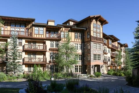 1307B - King Standard Eagle Springs West Hotel Room Hotel in Wasatch County