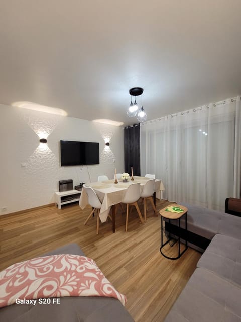 TV and multimedia, Living room, Dining area
