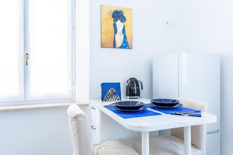 Kitchen or kitchenette, Dining area, furniture