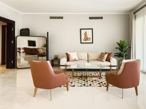 Living room, Seating area