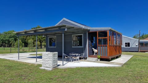 Property building, Patio, Spring, Garden, Garden view