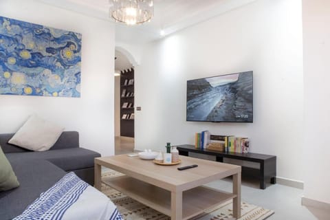 Communal lounge/ TV room, TV and multimedia, Decorative detail