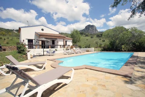 Property building, Nearby landmark, Day, Natural landscape, Mountain view, Pool view, Swimming pool, sunbed