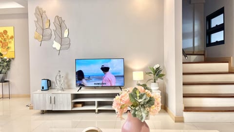Communal lounge/ TV room, TV and multimedia, Evening entertainment