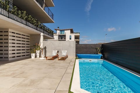 Swimming pool, sunbed
