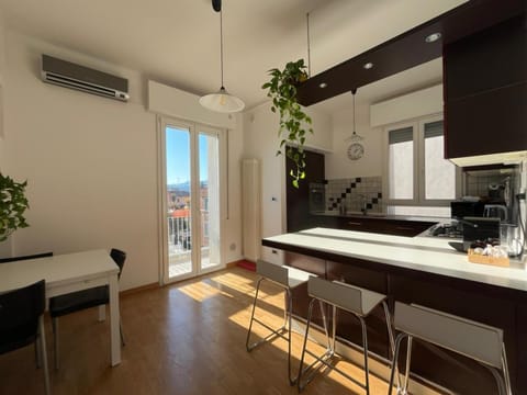 Kitchen or kitchenette, Seating area, Dining area, air conditioner