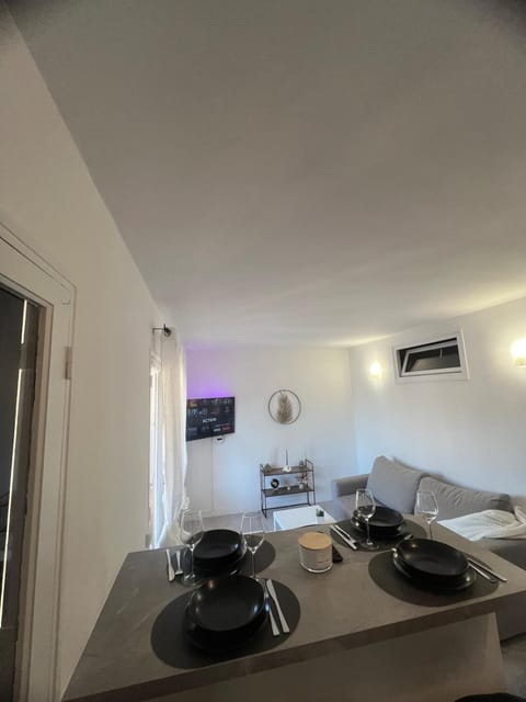 TV and multimedia, Seating area