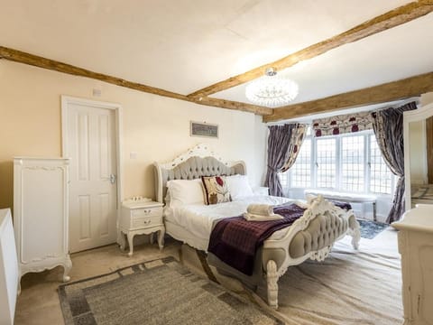 Riverside Manor House in Evesham