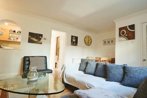 Two bedroom meridian place Apartment in Bristol