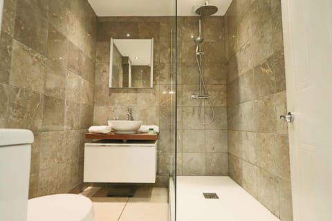 Two bedroom meridian place Apartment in Bristol