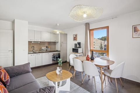 Kitchen or kitchenette, Living room, Dining area, dishwasher, oven, stove