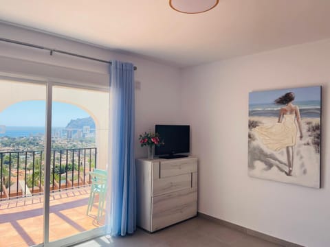 Communal lounge/ TV room, TV and multimedia, View (from property/room), Balcony/Terrace, Sea view