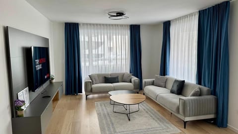 Communal lounge/ TV room, TV and multimedia, Living room, Seating area