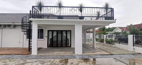 Property building, Day
