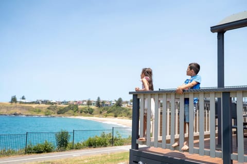 People, Balcony/Terrace, Sea view, group of guests
