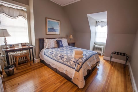 Crow's Nest Newport Bed and Breakfast in Newport