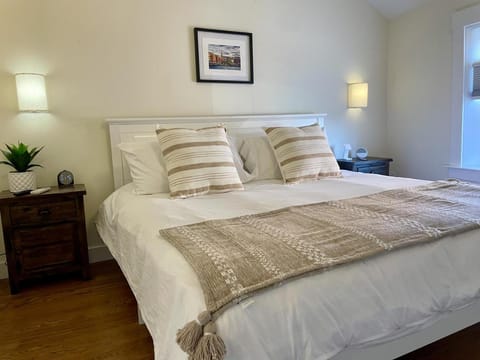 Penhallow Suite Downtown Portsmouth Apartment in Portsmouth